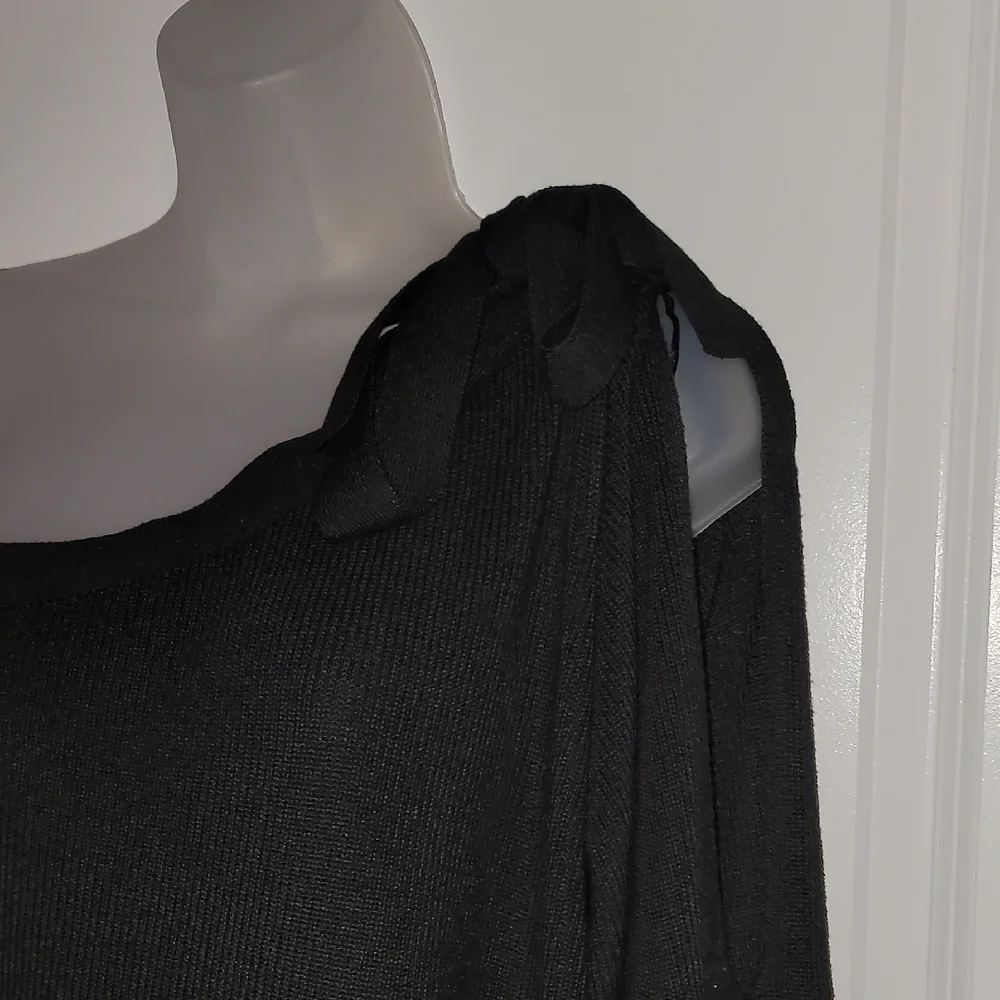 Sofia by Sofia Vergara One-Shoulder Black Top With Shoulder Tie Sz: 2x - Picture 4 of 9
